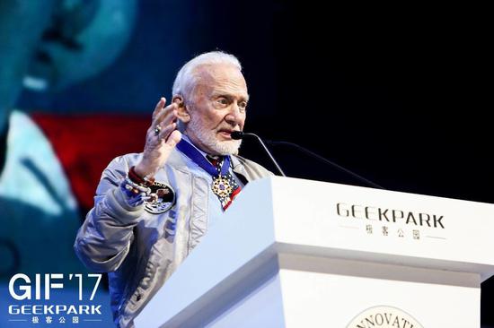 2017 ��O�͹��@��(chu��ng)�´�����v�_�ϵ� Buzz Aldrin�@�O�͹��@