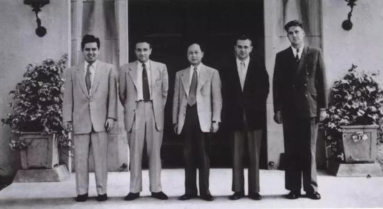 �X�W(xu��)ɭ�c����ͬ�µĺ�Ӱ